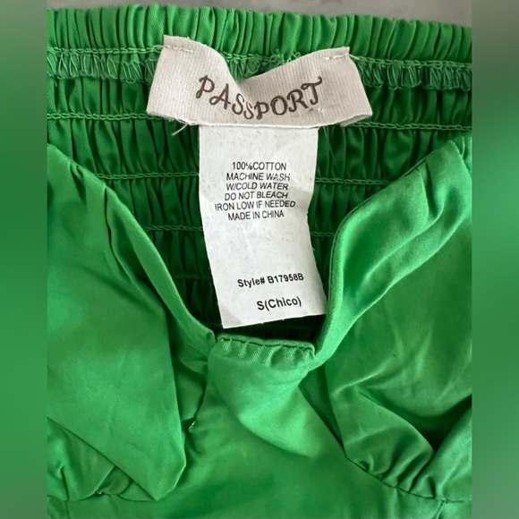 Green crop top with puff sleeves Size S - Picture 3 of 3